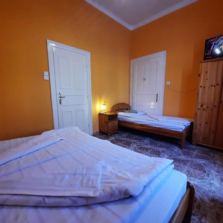 Gloria Apartman Gyula Ngoại thất bức ảnh