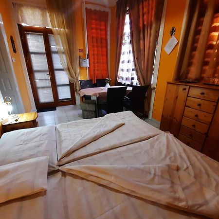 Gloria Apartman Gyula Ngoại thất bức ảnh