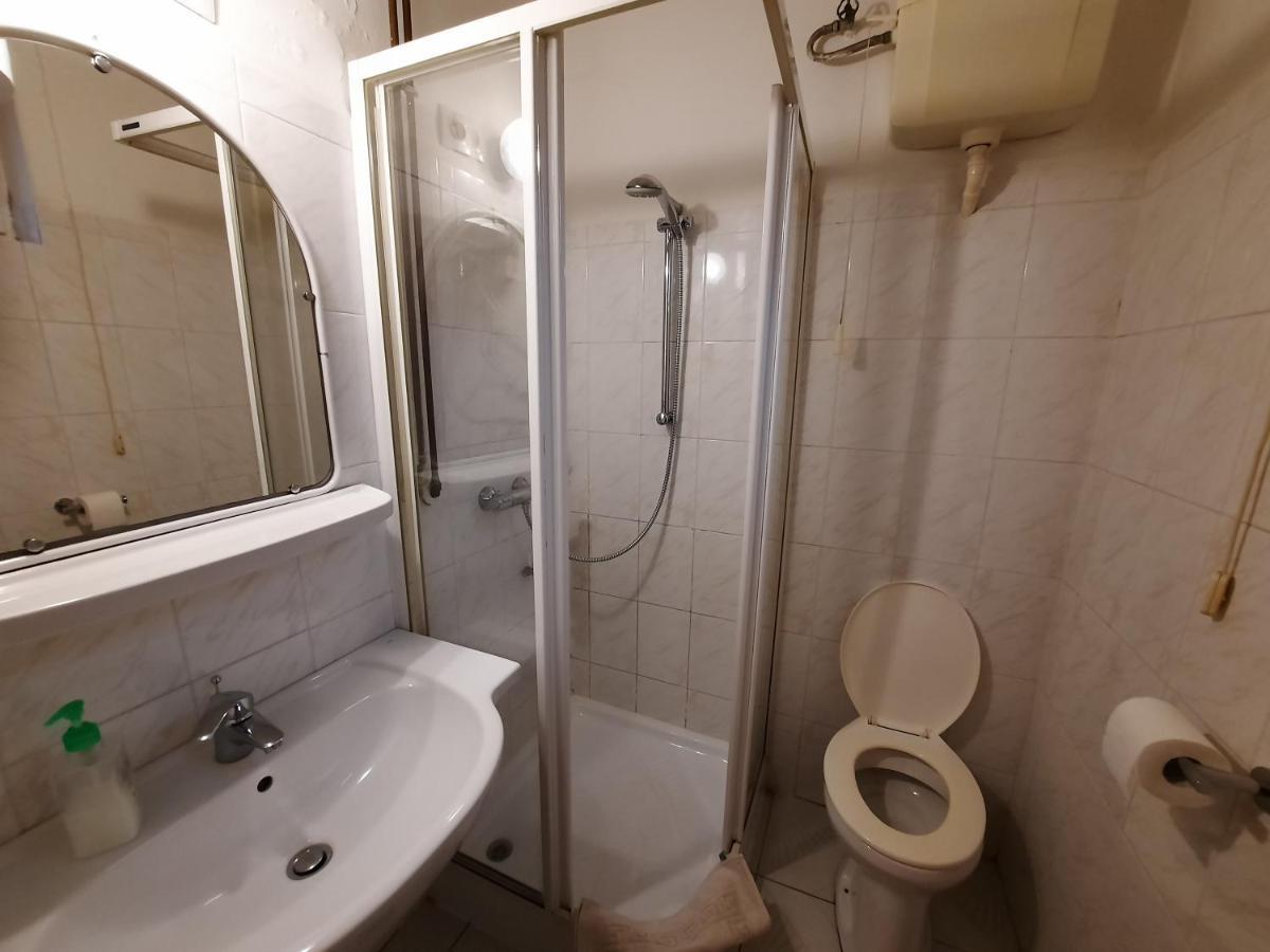 Gloria Apartman Gyula Ngoại thất bức ảnh